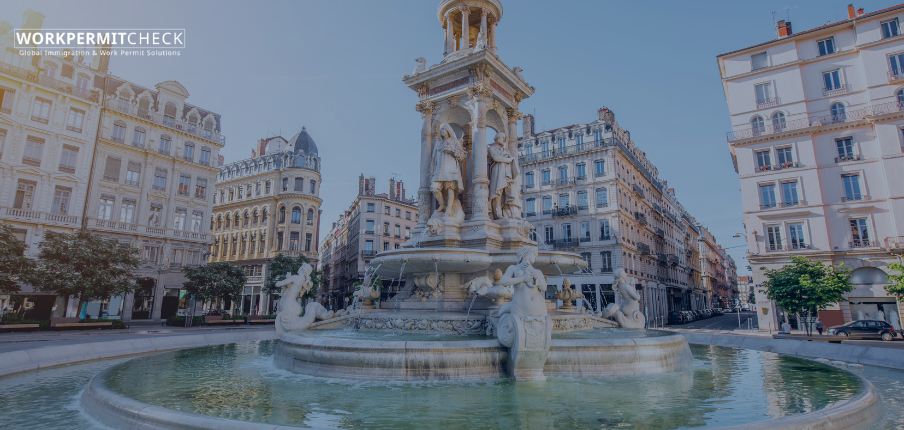 Can non-EU citizens work in France?